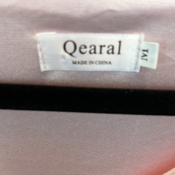 Qearal V Neck Blouse - Picture 9 of 10